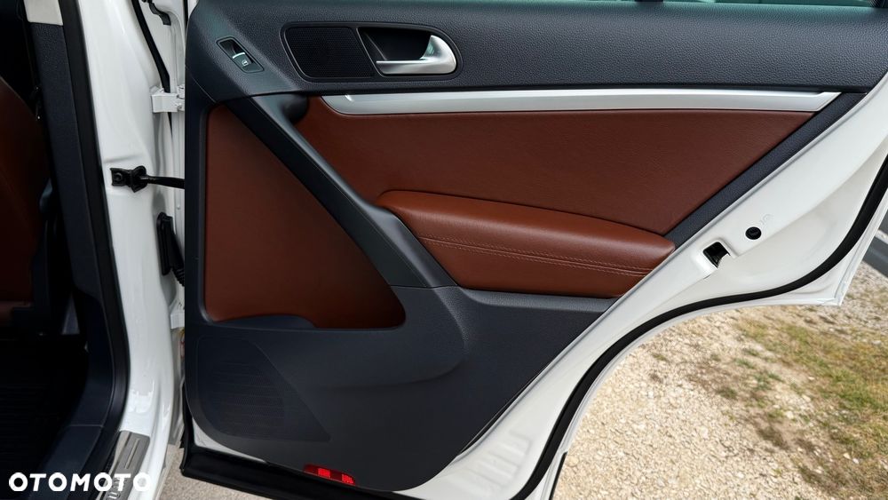 Volkswagen Tiguan 2.0 TDI 4Mot Perfectline R-Style DSG - 32