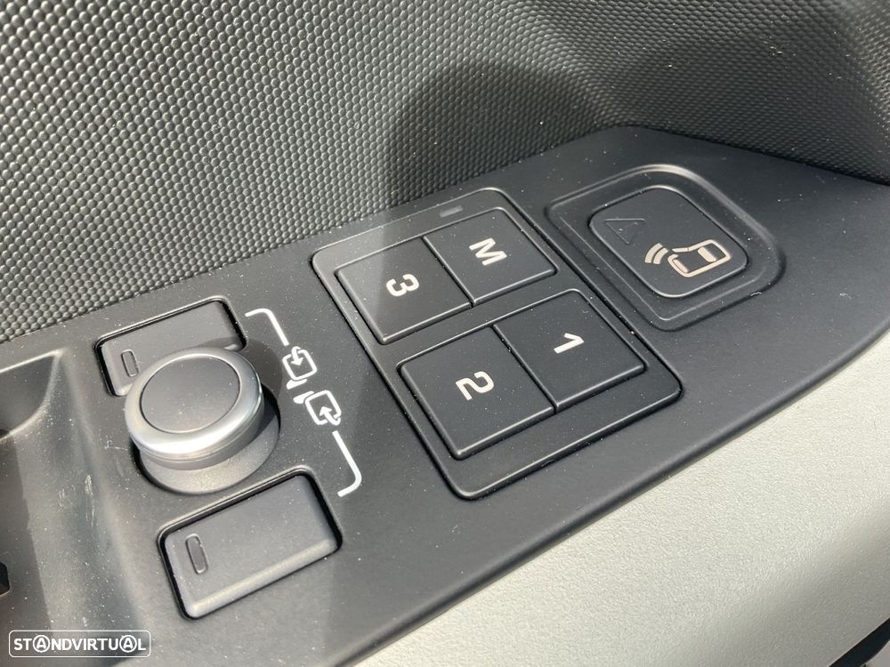 Land Rover Defender 3.0 D250 110 AWD X-Dynamic SE - 34