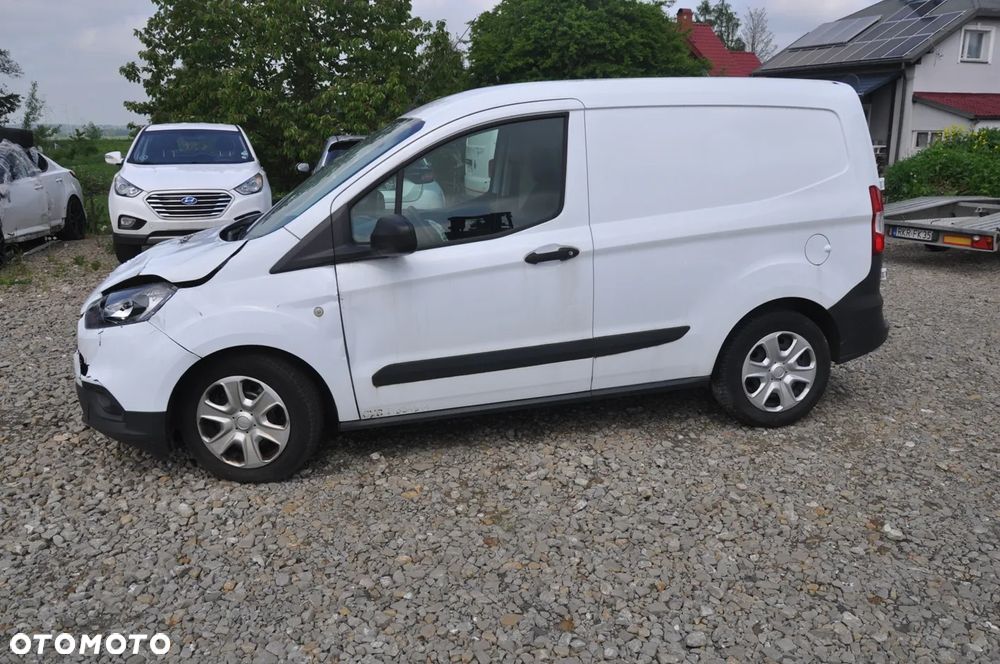 Ford Transit Courier - 4