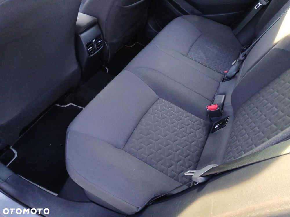 Toyota Corolla 1.8 Hybrid Comfort - 39