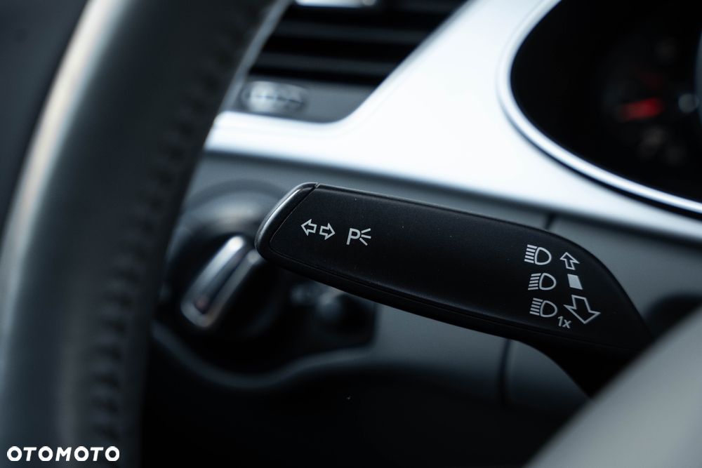 Audi A4 Avant 2.0 TDI DPF clean diesel multitronic Attraction - 23