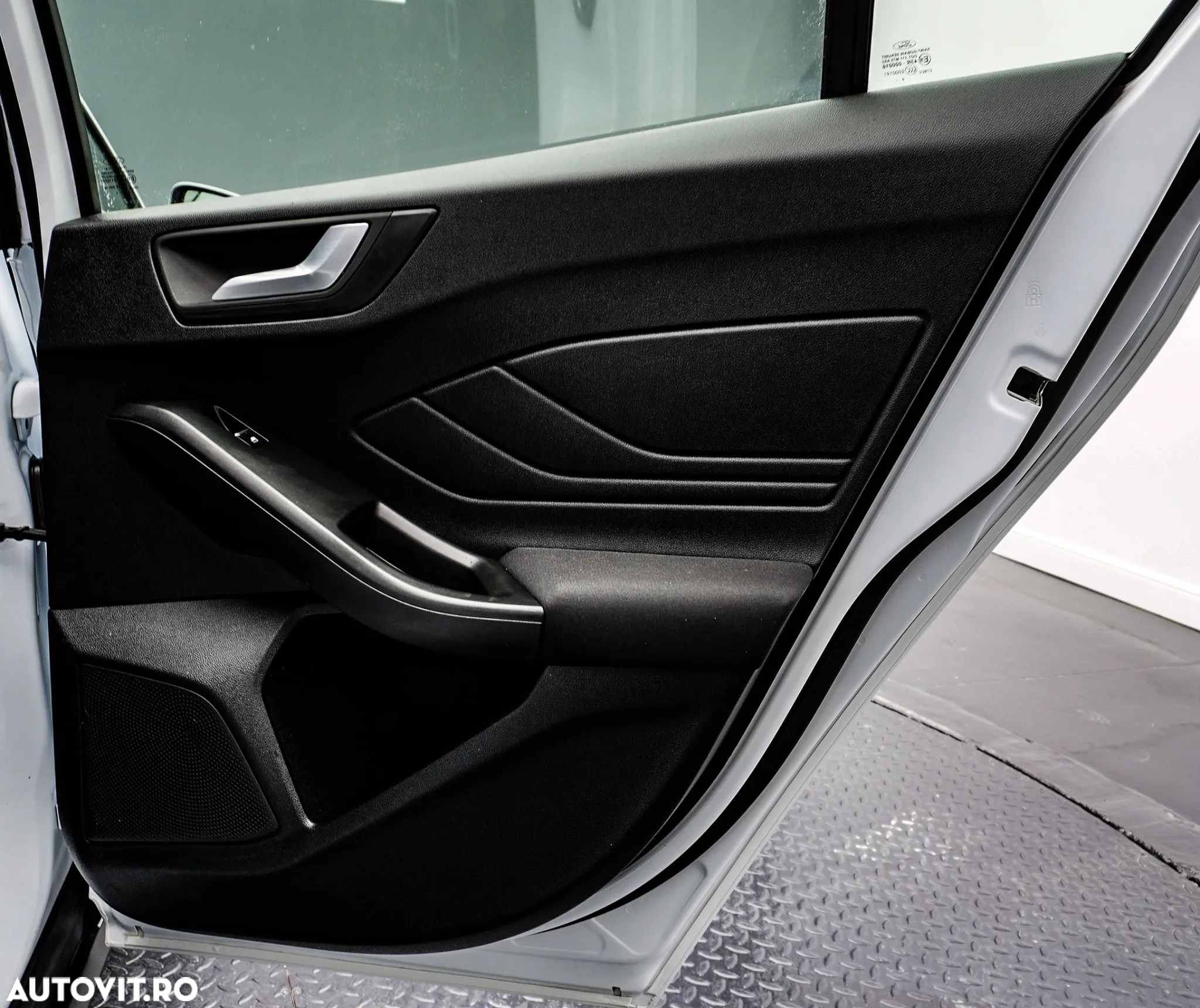 Ford Focus 1.0 EcoBoost Trend Edition - 27