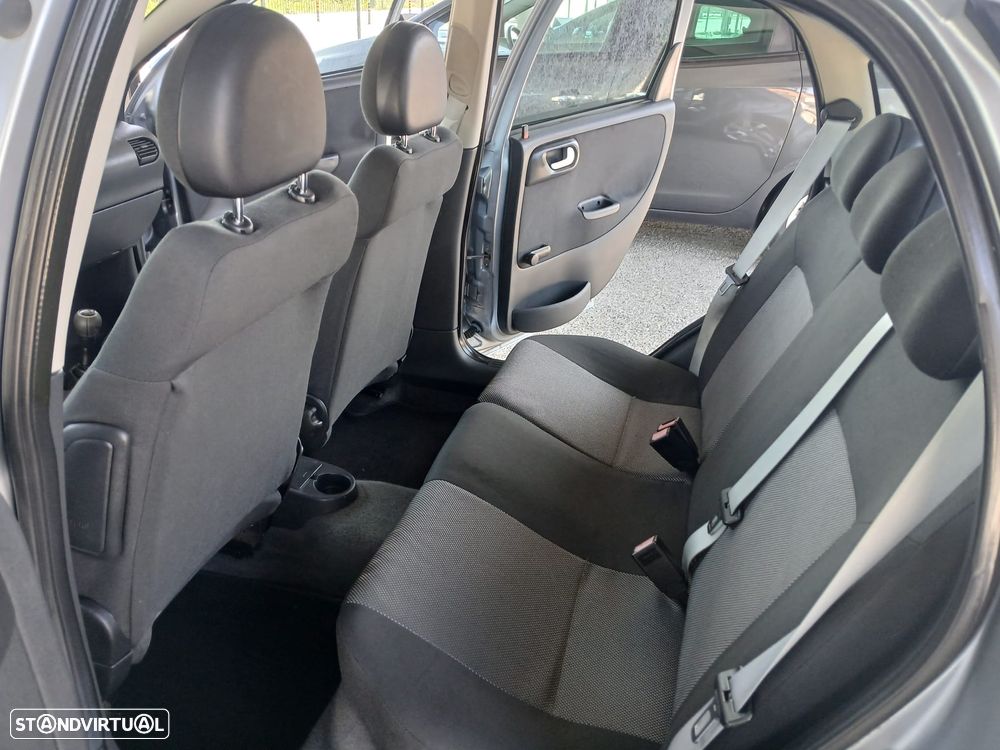 Opel Corsa 1.2 16V Cosmo - 4