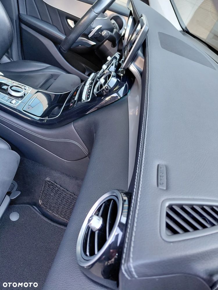 Mercedes-Benz GLC 250 4Matic 9G-TRONIC AMG Line - 25