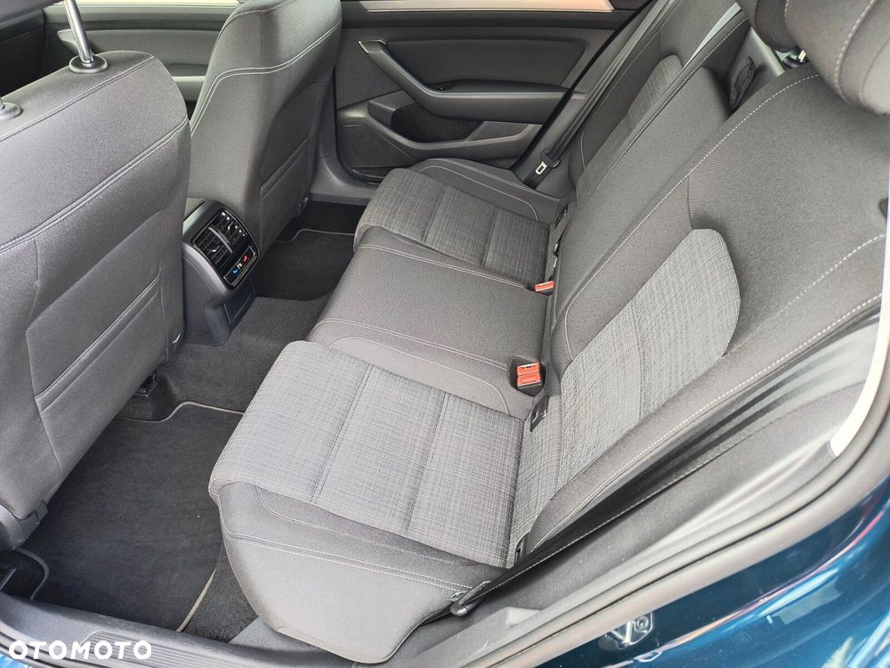 Volkswagen Passat - 19