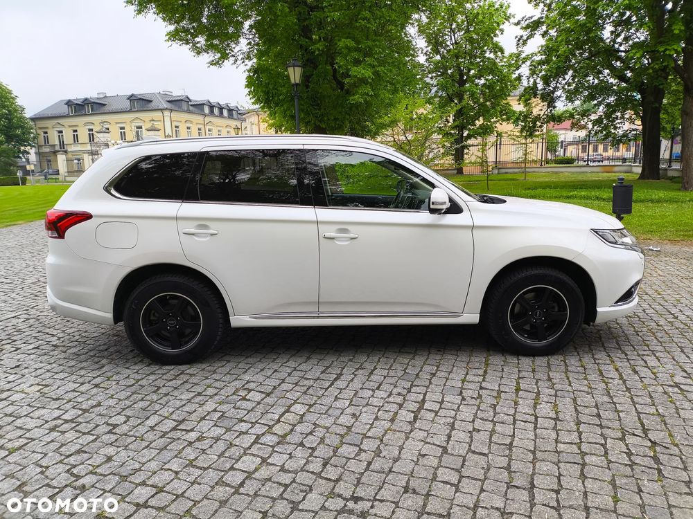 Mitsubishi Outlander 2.0 4WD Top - 7