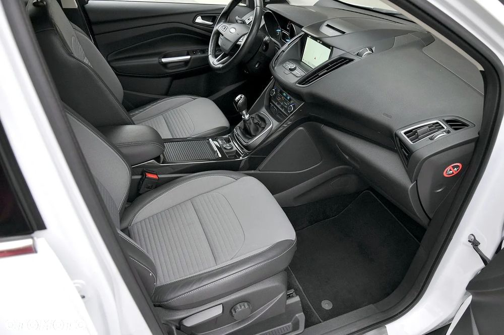 Ford Kuga 1.5 EcoBoost 2x4 Titanium - 11