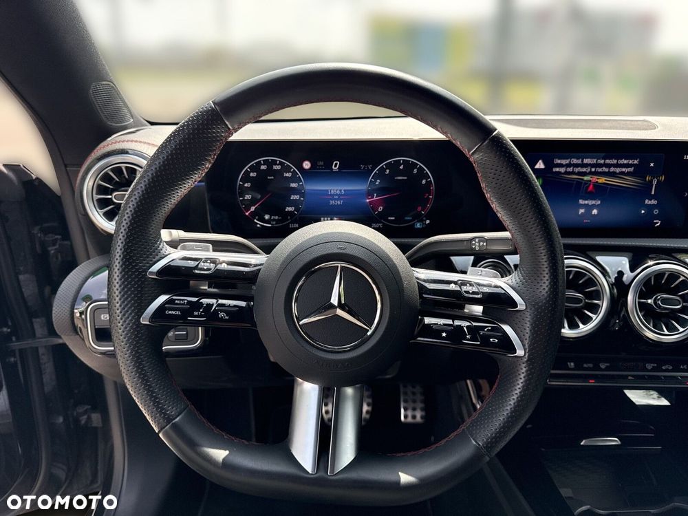 Mercedes-Benz CLA - 12
