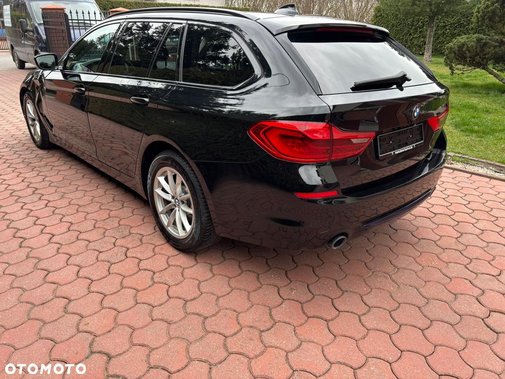 BMW Seria 5 525d Sport Line - 4