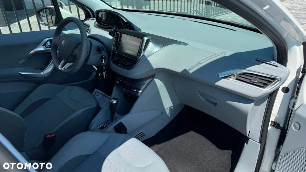 Peugeot 208 - 7