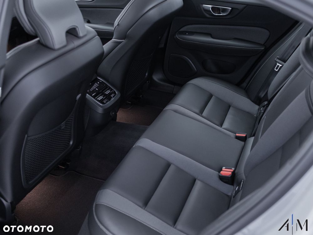 Volvo S60 B5 B AWD Ultimate Dark - 19