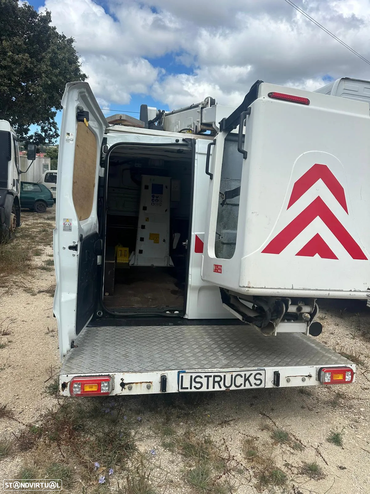 Renault Trafic com CESTO ELEVATORIO 10 metros - 7