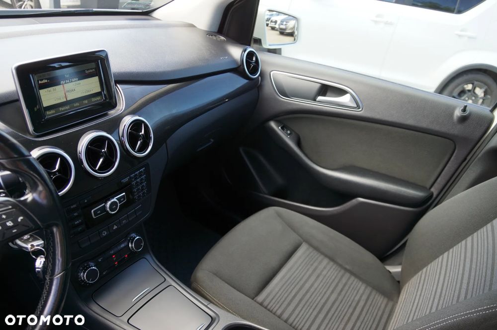 Mercedes-Benz Klasa B 220 4-Matic - 21