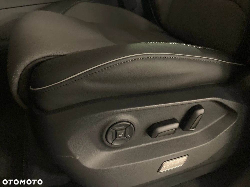 Volkswagen Touareg 3.0 V6 TDI 4Motion R-Line - 11