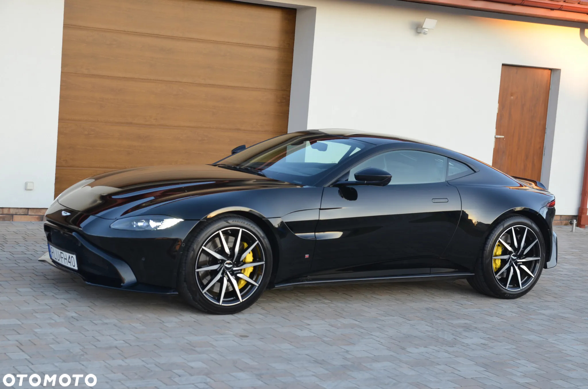 Aston Martin V8 Vantage Standard - 9