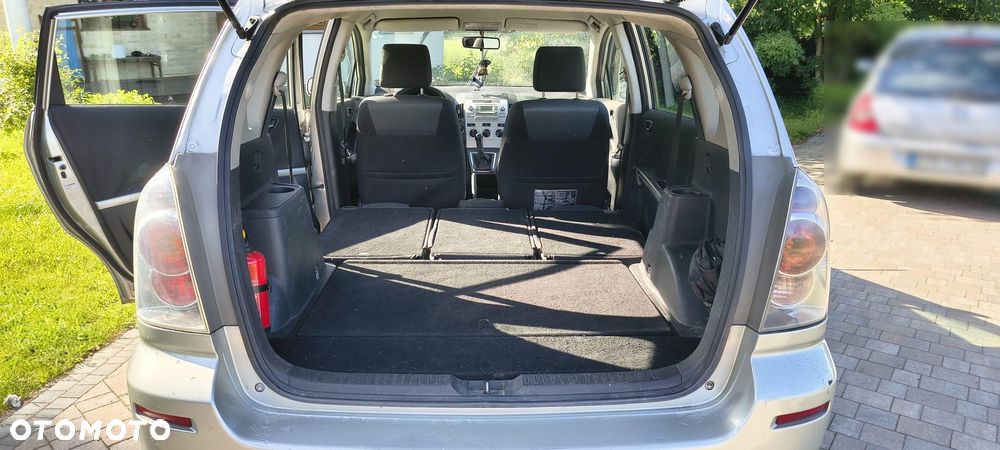 Toyota Corolla Verso 2.0 D-4D Sol - 31