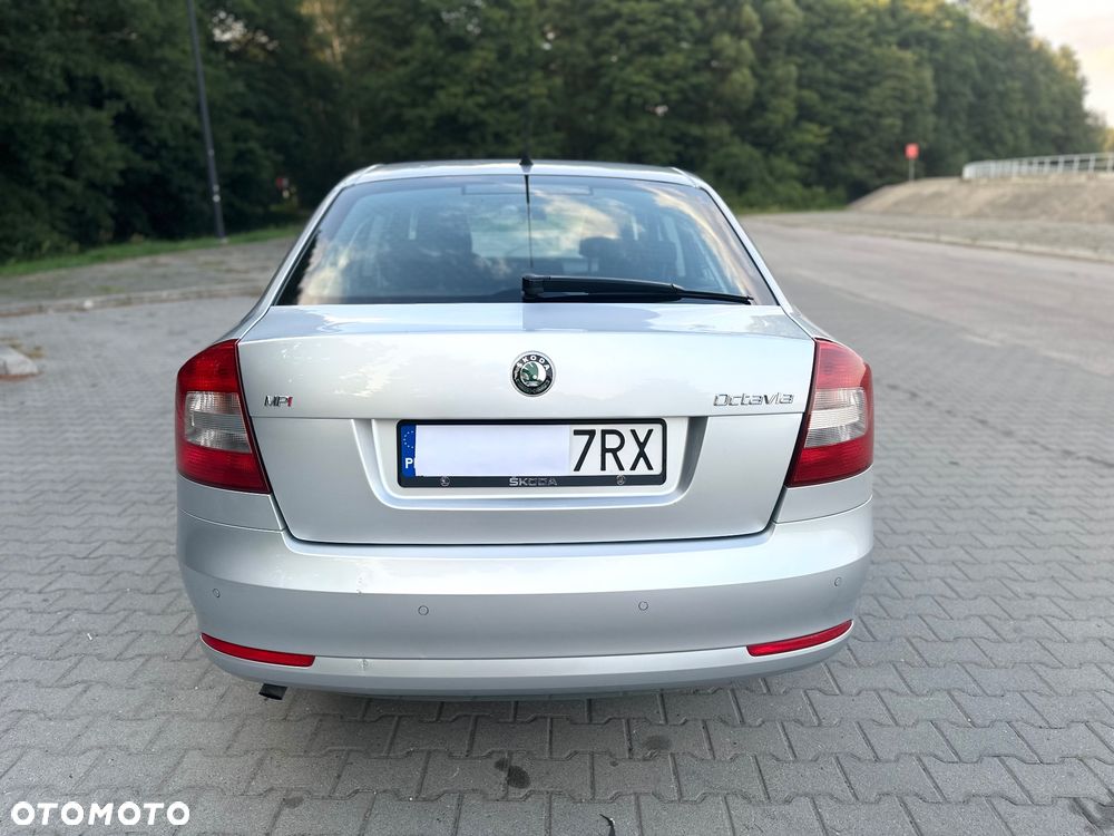 Skoda Octavia 1.6 Ambiente - 4