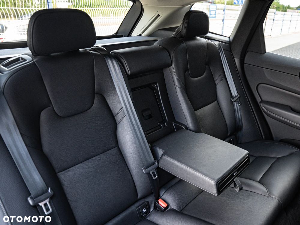Volvo XC 60 B4 D Geartronic Momentum Pro - 28