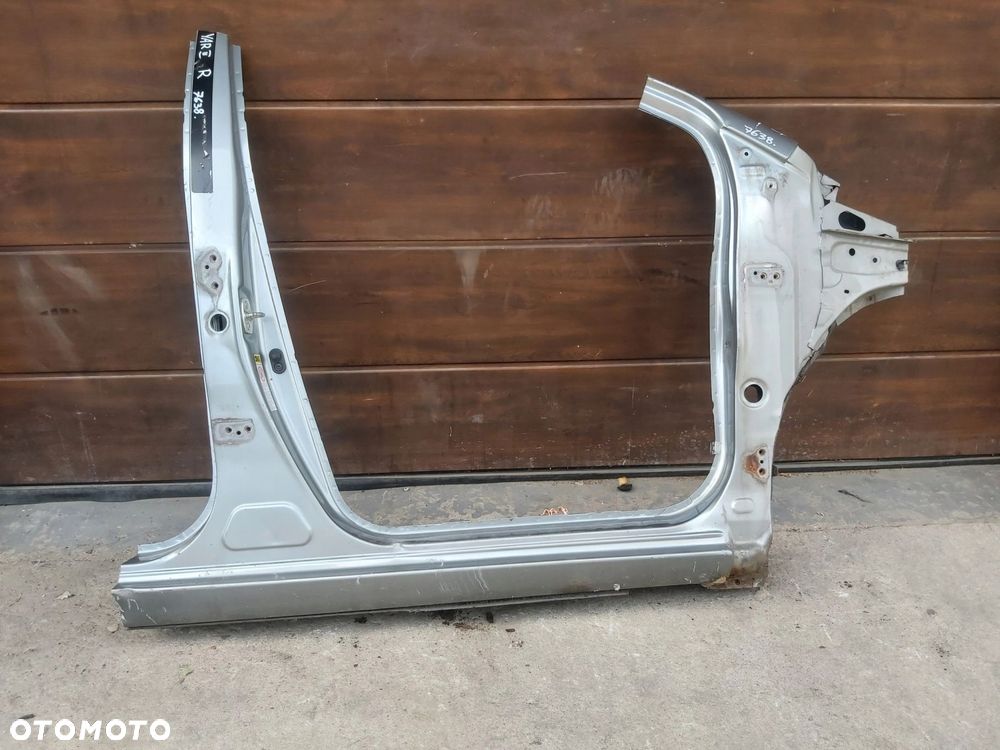 Toyota Yaris II słupek prawy A B próg bok przód - 4