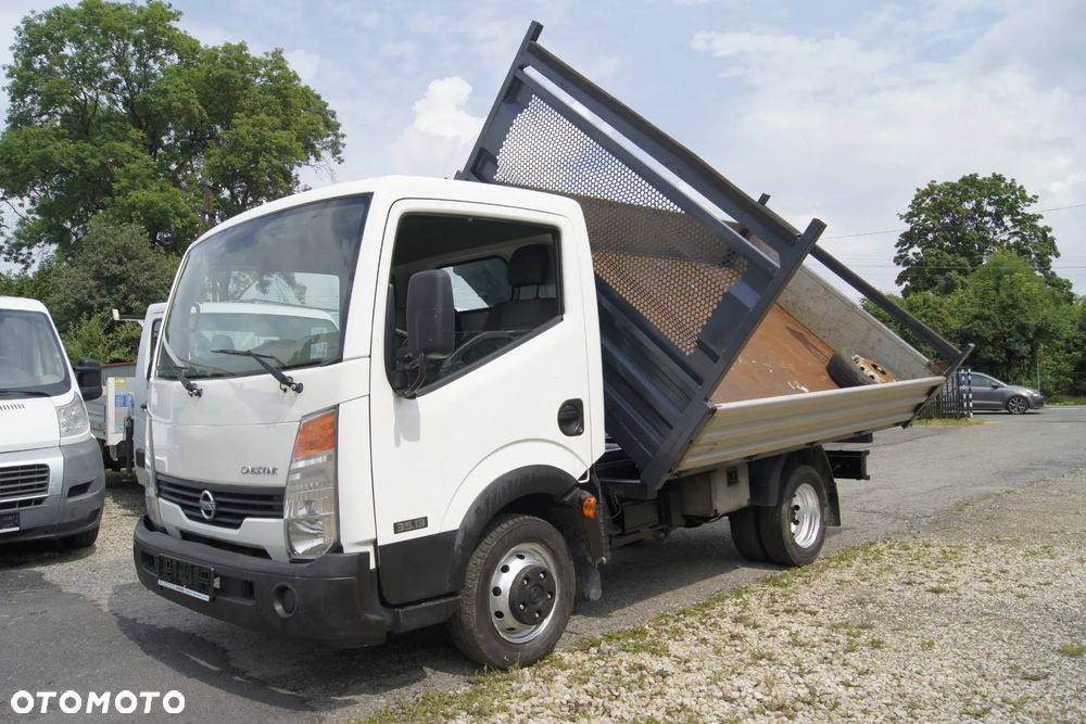 Nissan CABSTAR - 1