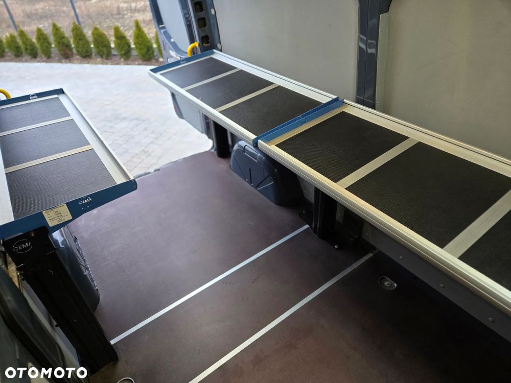 Mercedes-Benz Sprinter - 28