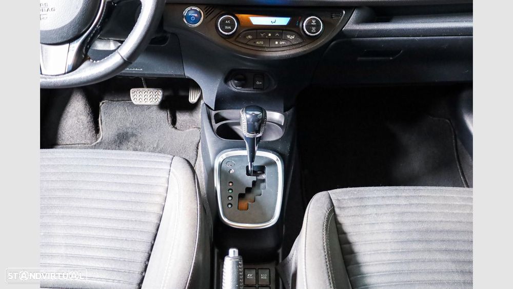 Toyota Yaris — fotografia 14