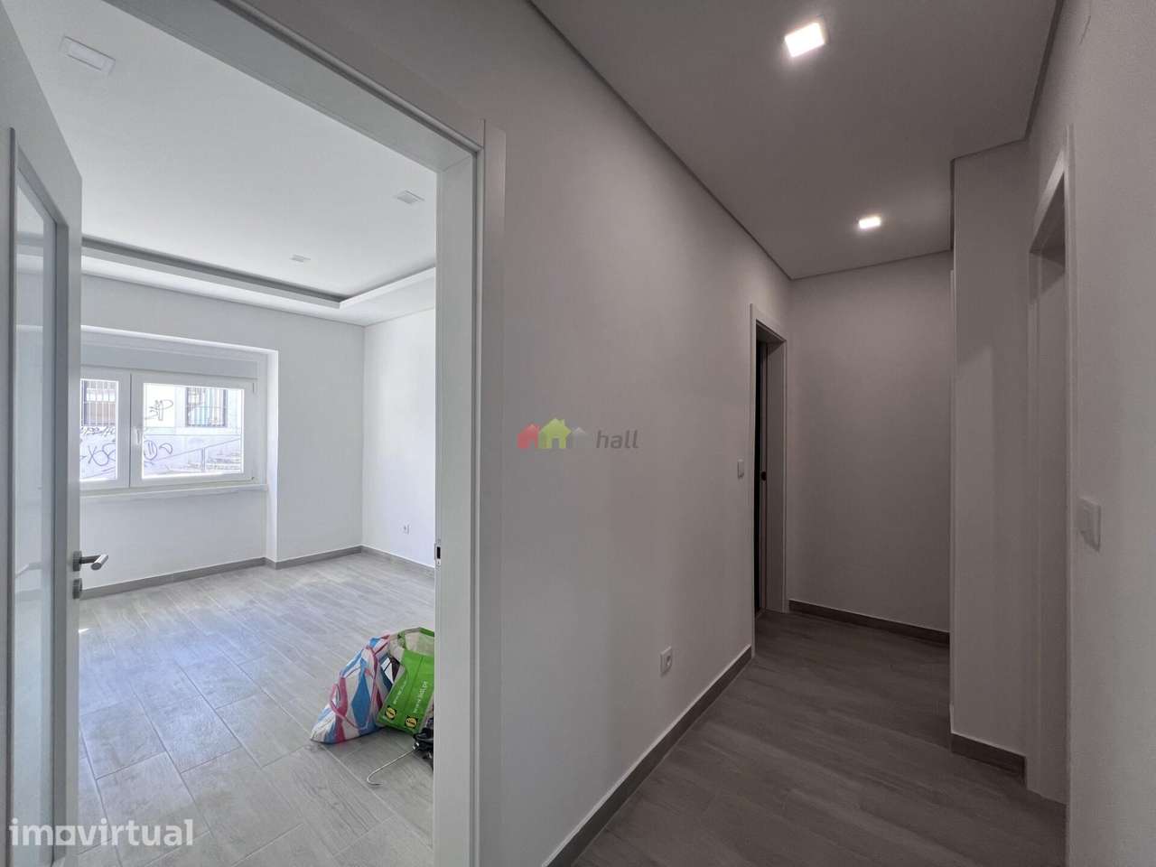 Apartamento T3 com 2 varandas em frente ao metro - Grande imagem: 2/11