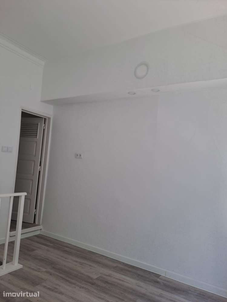 ARRENDAMENTO DE LOJA RENOVADA EM BENFICA - Grande imagem: 3/12