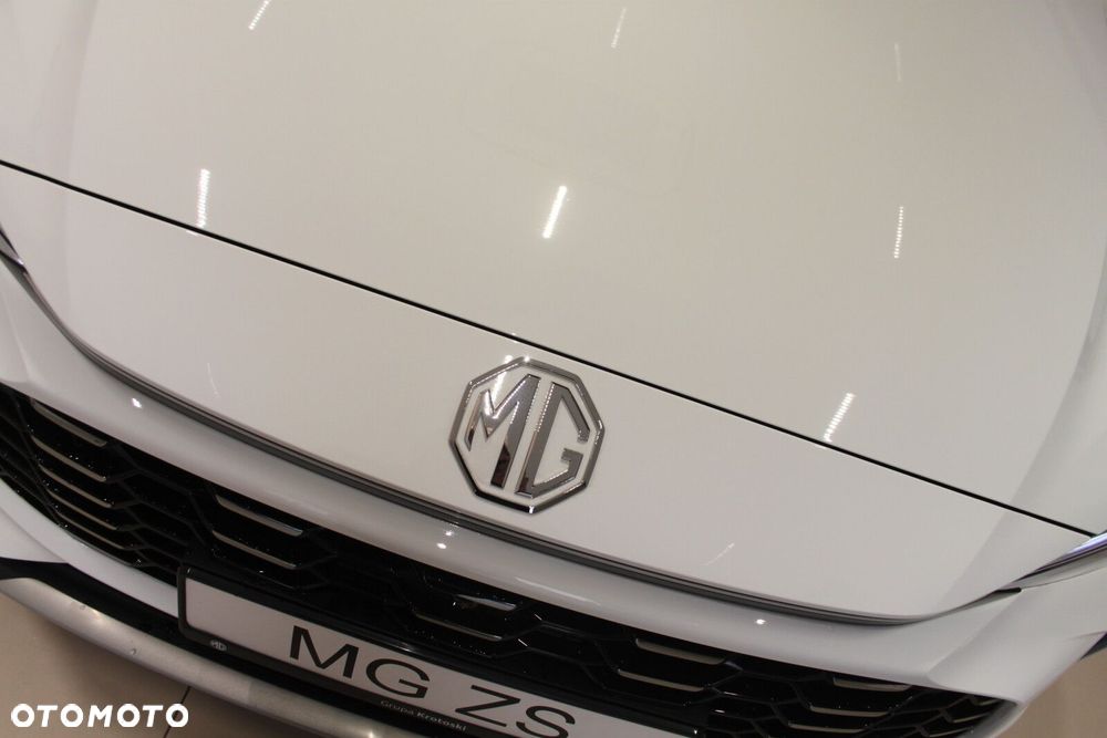 MG ZS Hybrid+ - 6