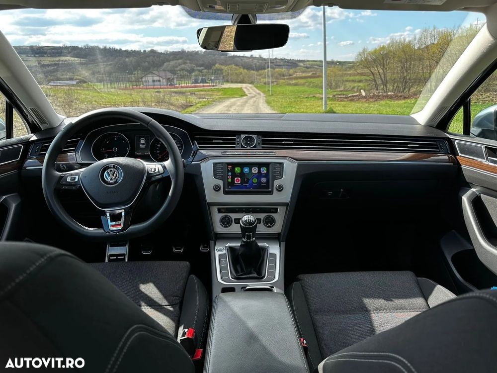 Volkswagen Passat 2.0 TDI Comfortline - 11