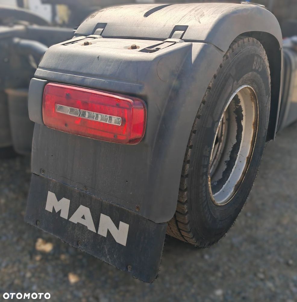 MAN TGX TG3 BŁOTNIK LAMPA LED TYŁ PRAWY - 1