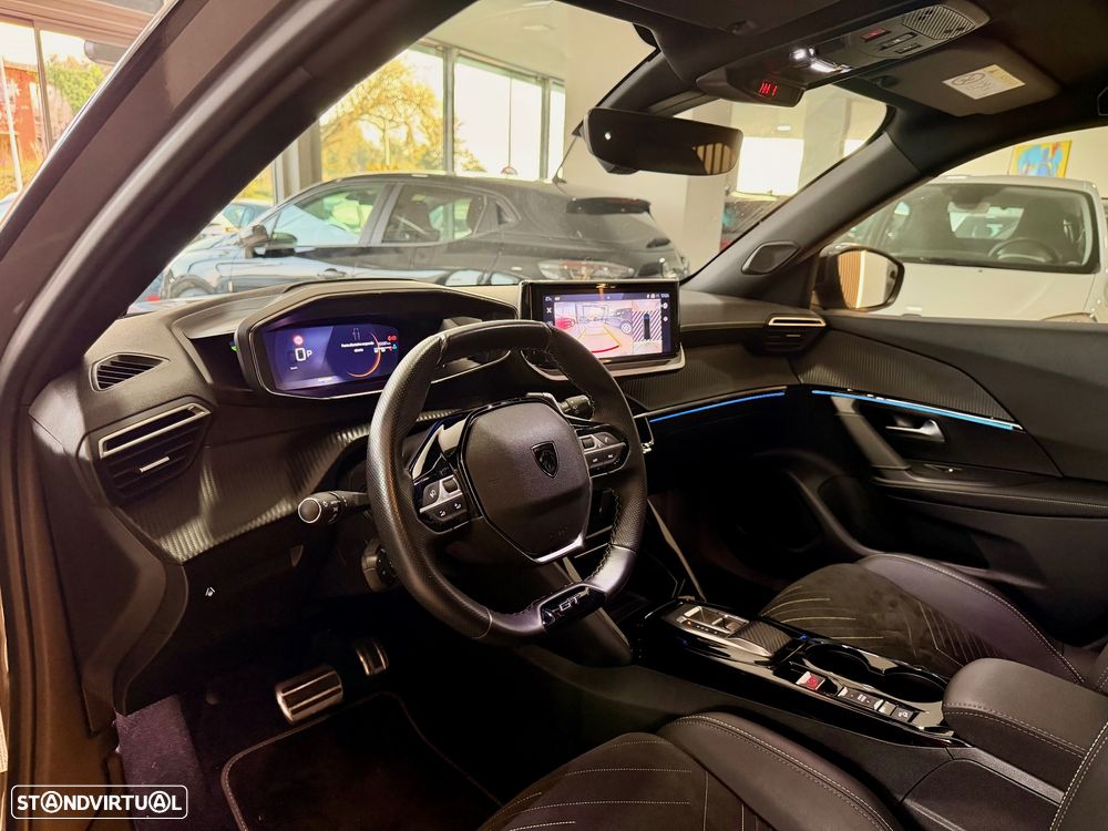 Peugeot 2008 PureTech 130 EAT8 GT - 11