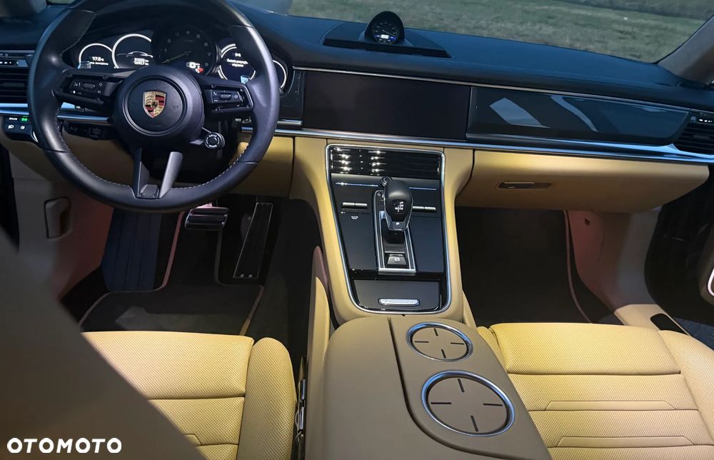 Porsche Panamera 4 Platinum Edition - 16