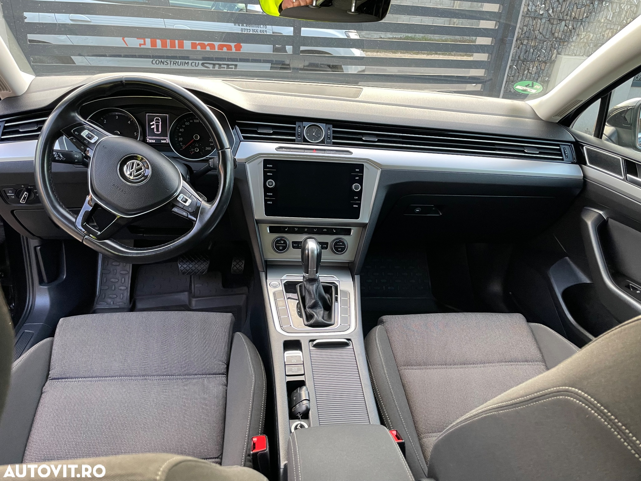 Volkswagen Passat - 11