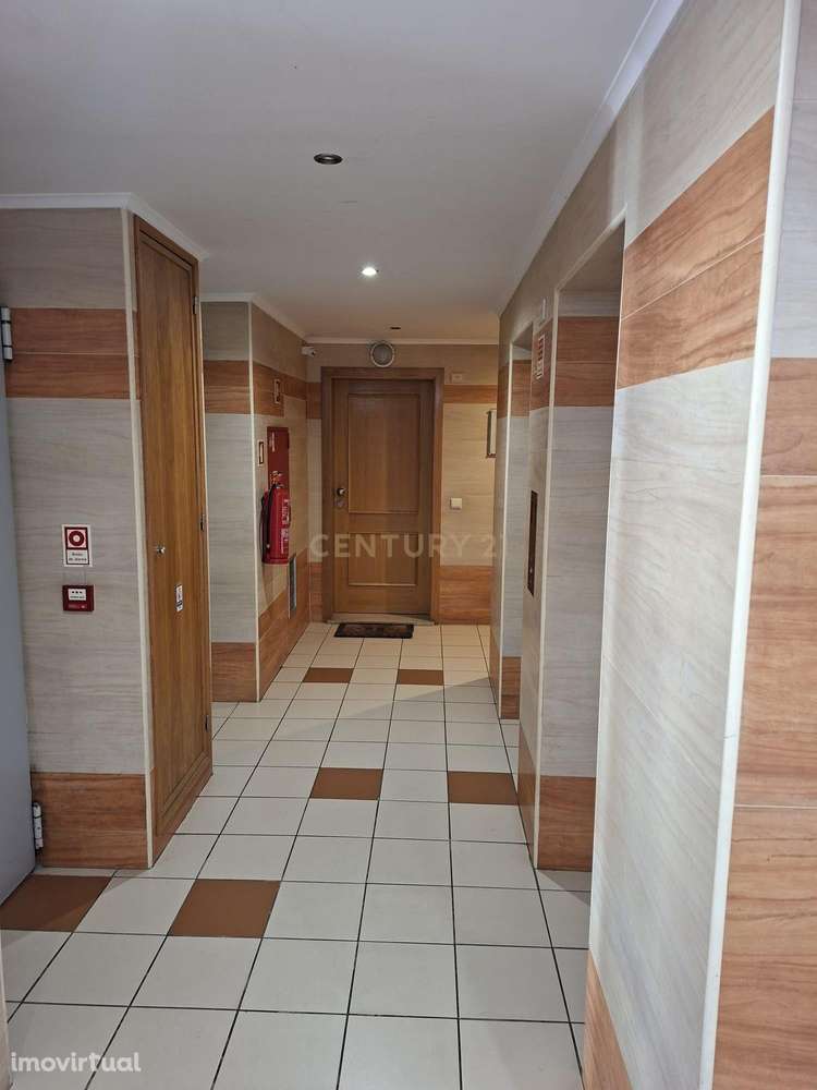 Apartamento T4, na Travessa Vera Garb junto à Universidade de Faro - Grande imagem: 4/22