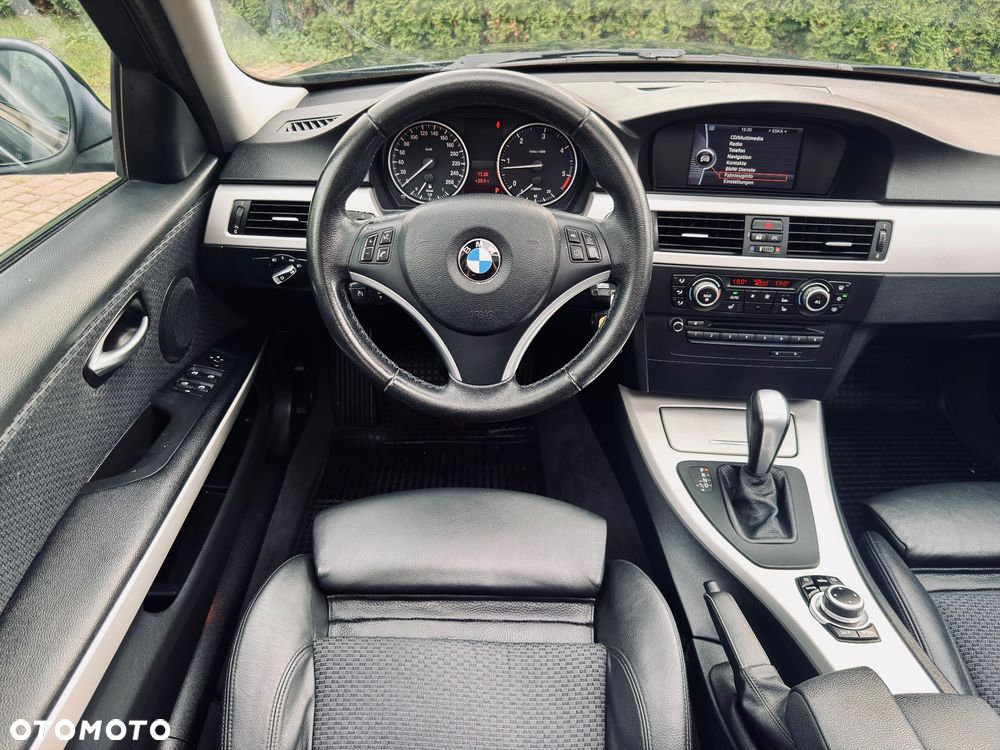 BMW Seria 3 320d DPF Touring - 30