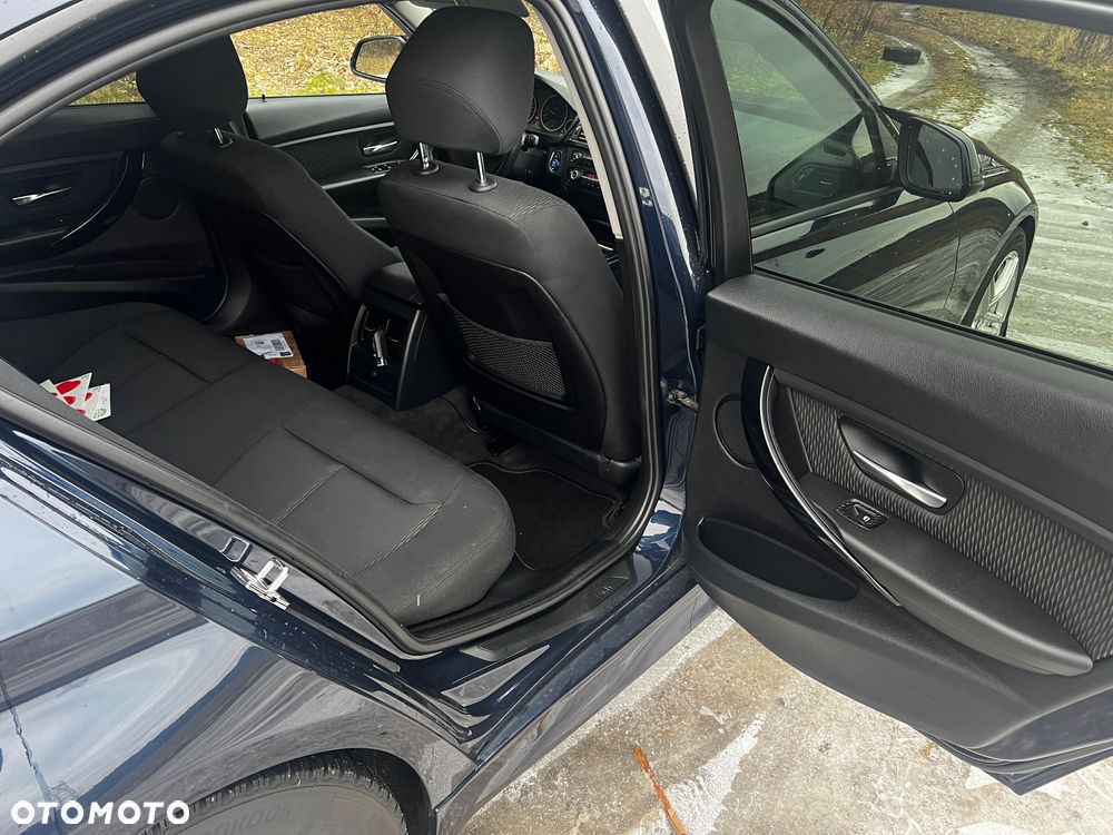 BMW Seria 3 320d - 29