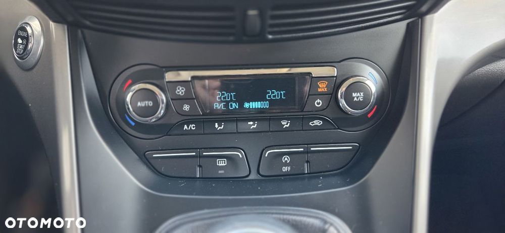 Ford Kuga 2.0 TDCi 2x4 Titanium - 24
