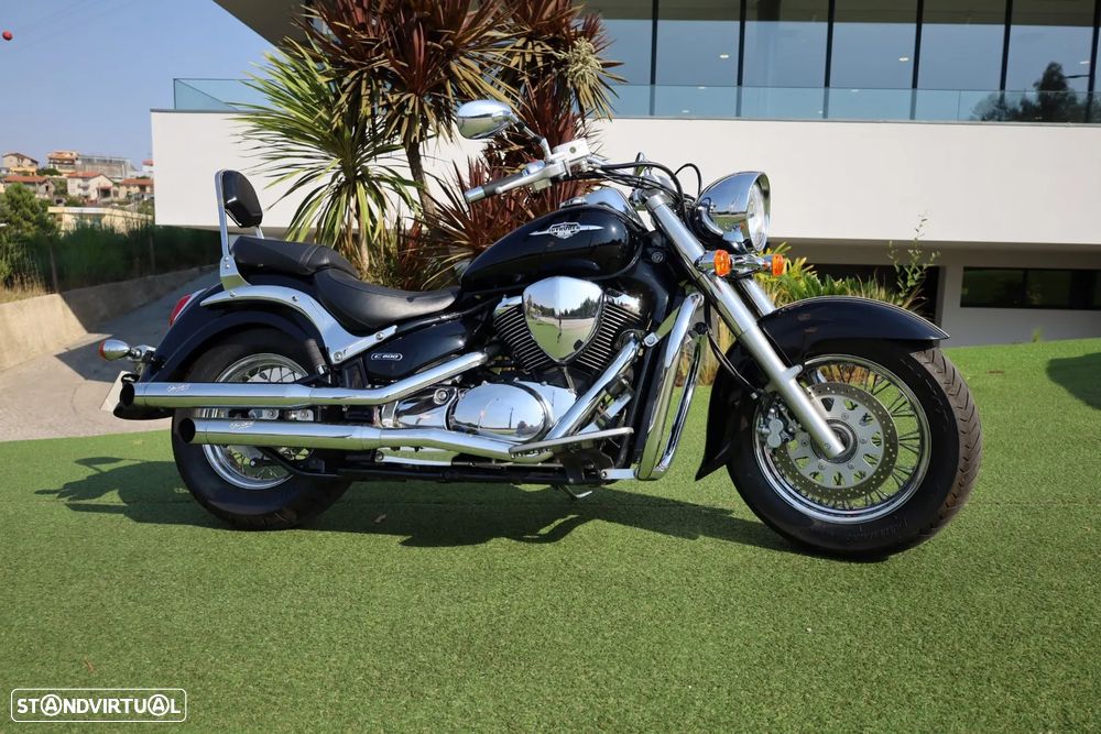 Suzuki Intruder C800 - 10