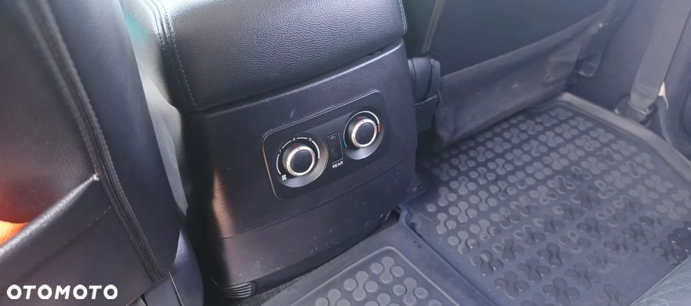 Mitsubishi Pajero - 12