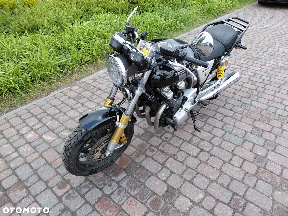 Honda CB - 1