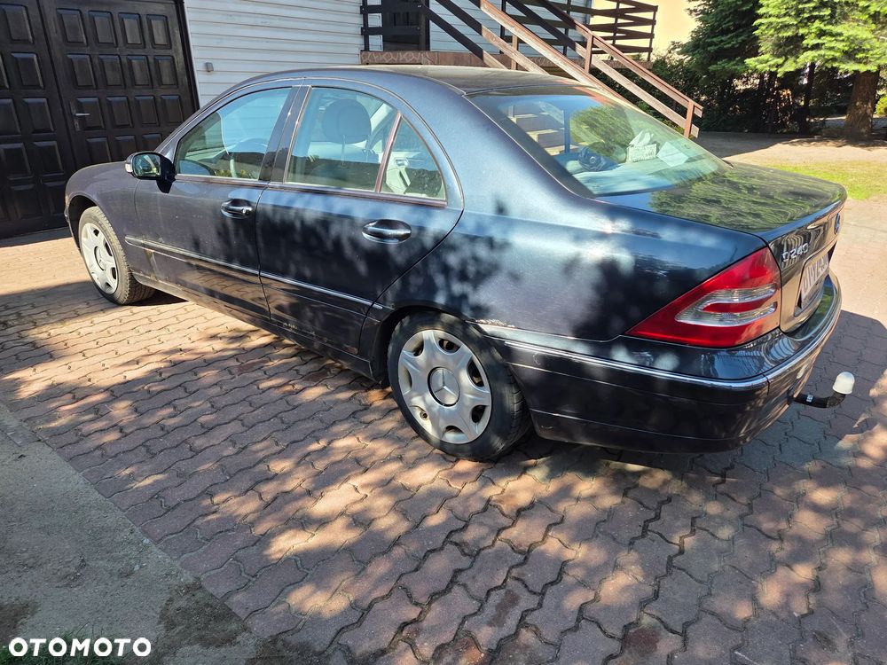 Mercedes-Benz Klasa C 240 Elegance 4-Matic - 3