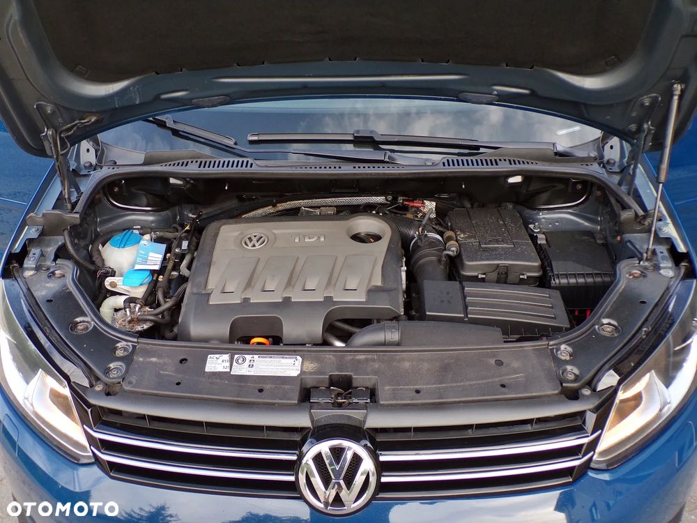 Volkswagen Touran 2.0 TDI DPF STYLE - 32