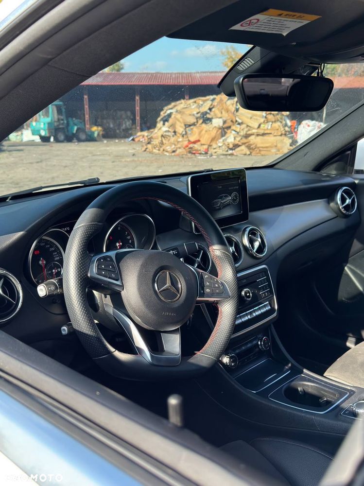 Mercedes-Benz CLA 250 4-Matic AMG Line - 11