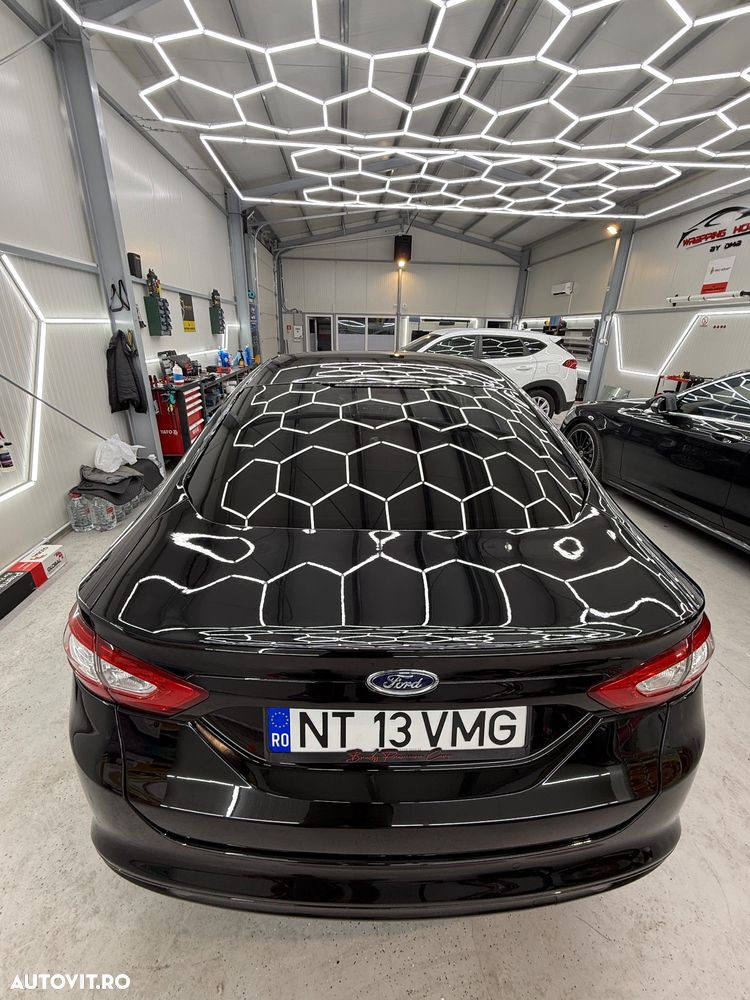 Ford Mondeo 2.0 Hybrid - 12