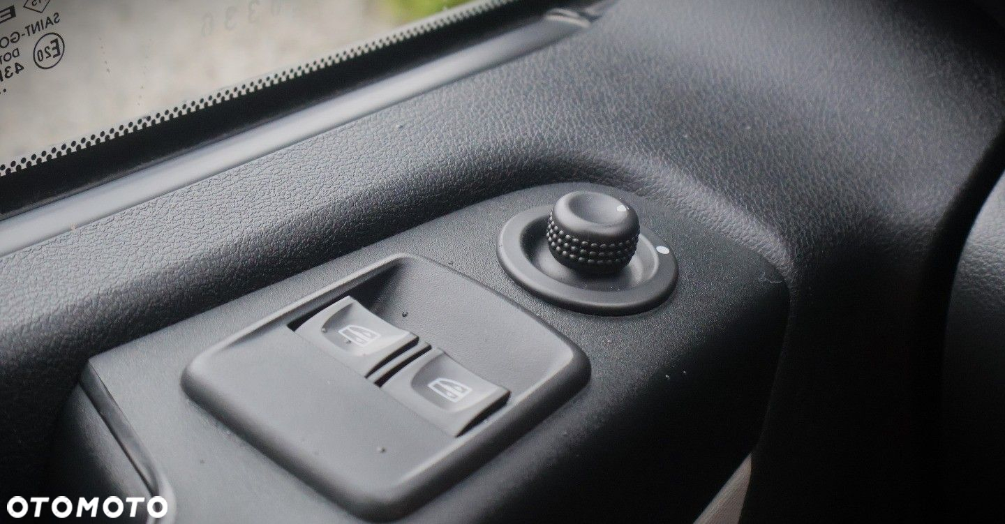 Renault Trafic - 25