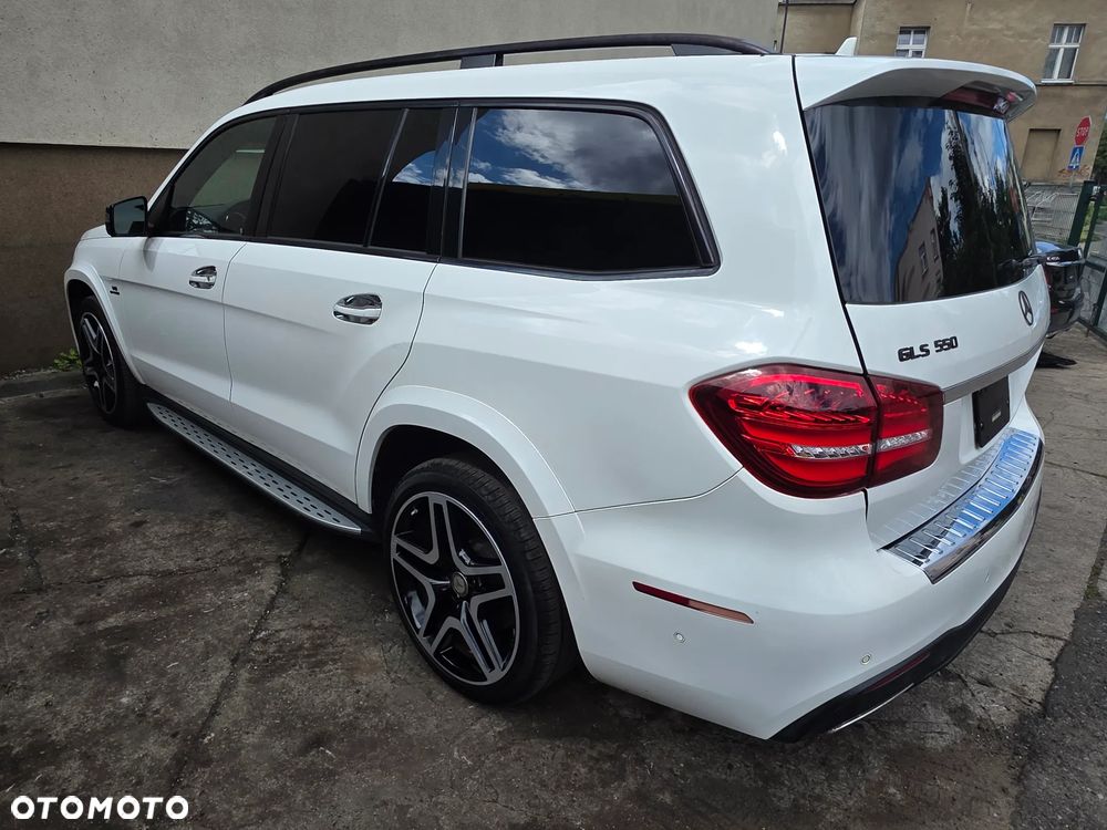Mercedes-Benz GLS - 1