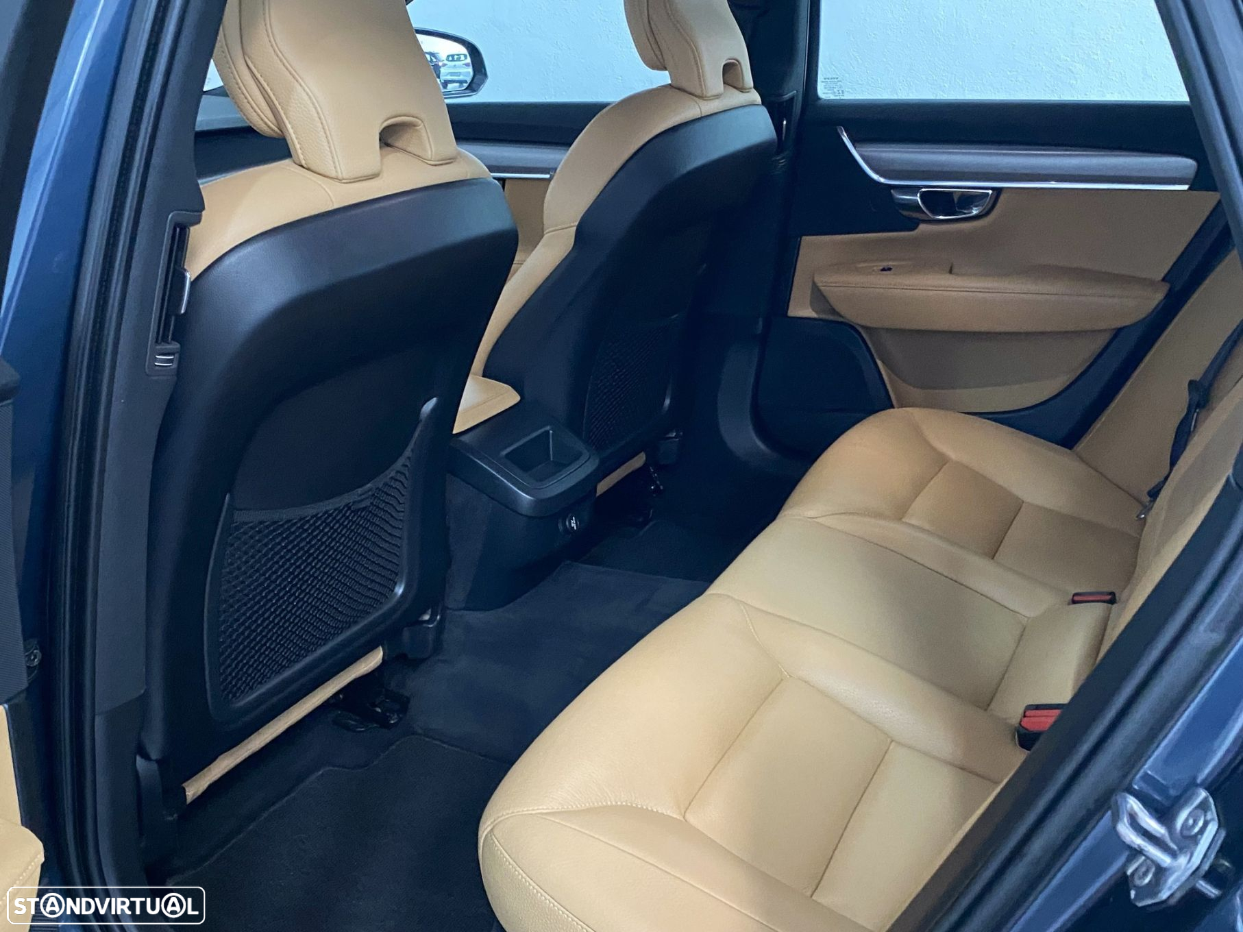 Volvo V90 2.0 D4 Momentum Geartronic - 12