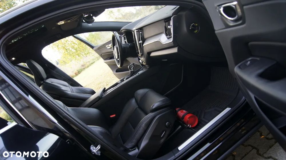 Volvo XC 60 D4 R-Design - 33
