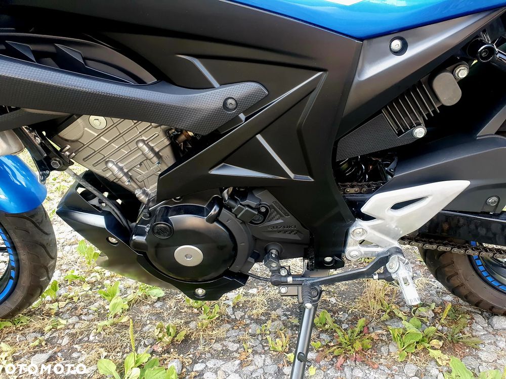 Suzuki GSX - 24